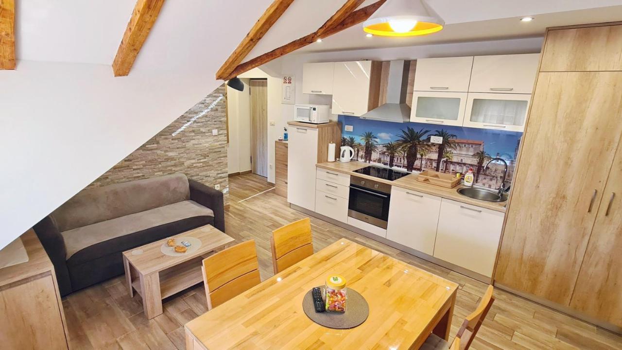 Attic Split Apartment Near City Centre Exteriör bild